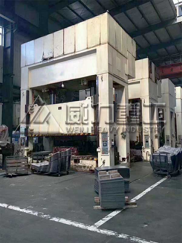 2000吨汽车脚垫成型四柱框式压力机工作速度的调节