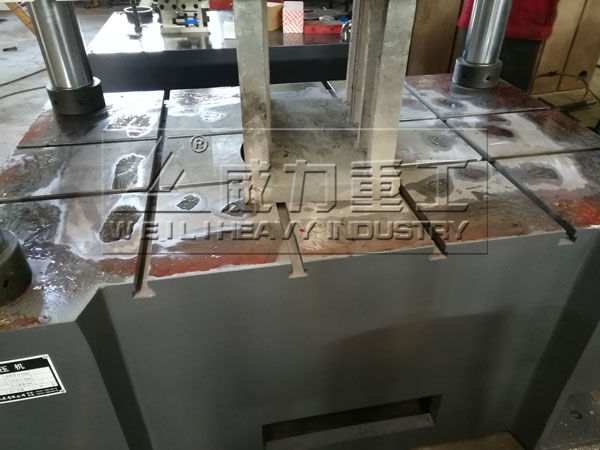 不锈钢水槽液压拉伸机工作台面